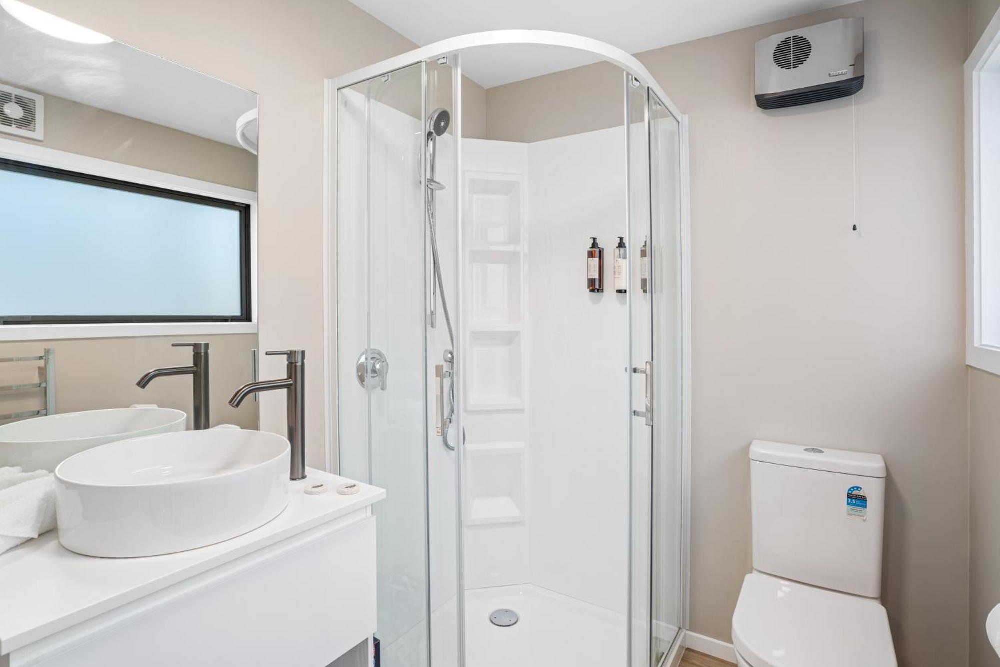 Location - 2 Bedroom Aptmt With View Apartment